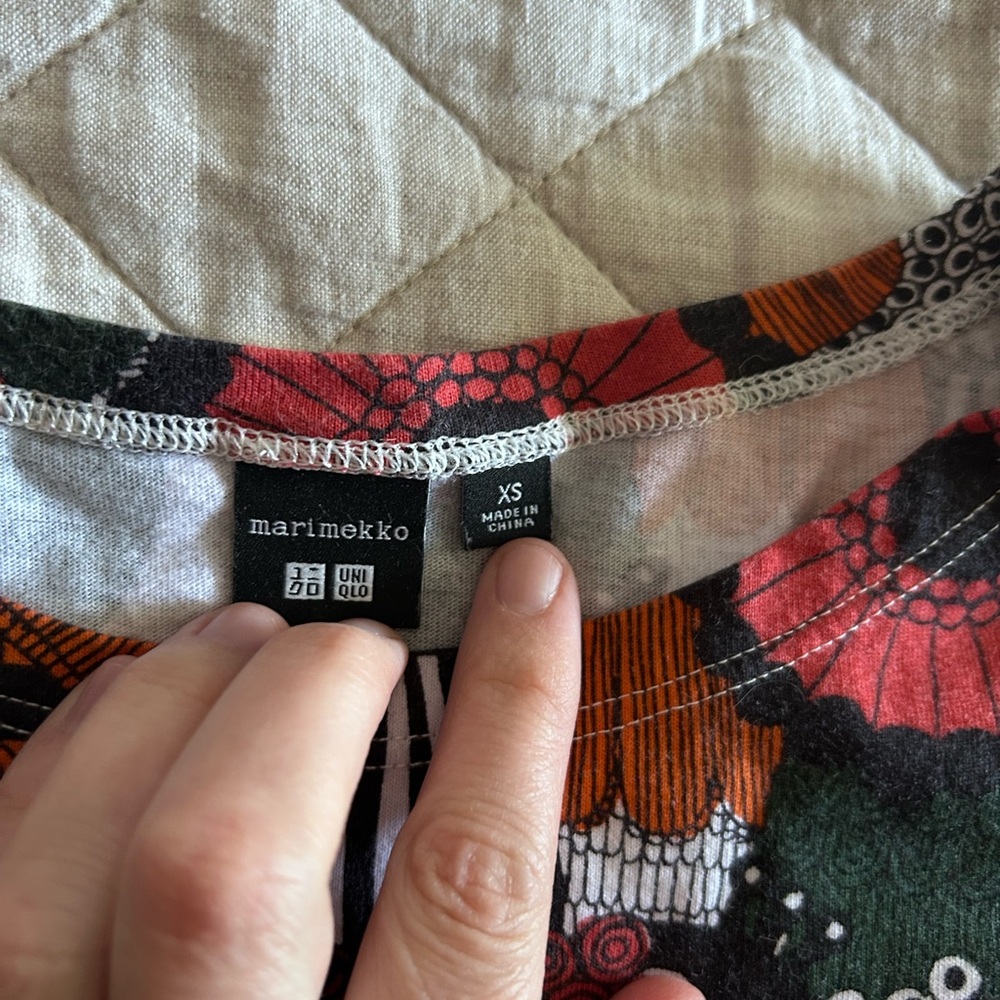 Marimekko ladies XS Uniqlo T shirt - Picture 5 of 5